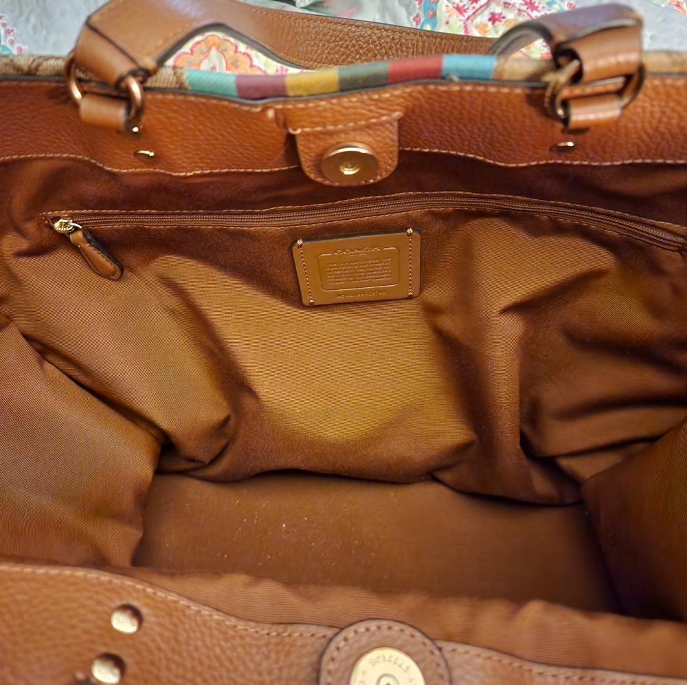 Coach Dempsey Tote 40 inch Signature Jacquard with Stripe and Coach Patch - Picture 5 of 6
